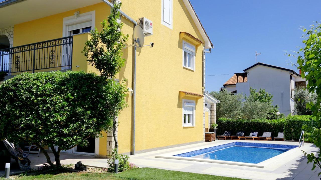 Holiday House Holek Šilo Esterno foto